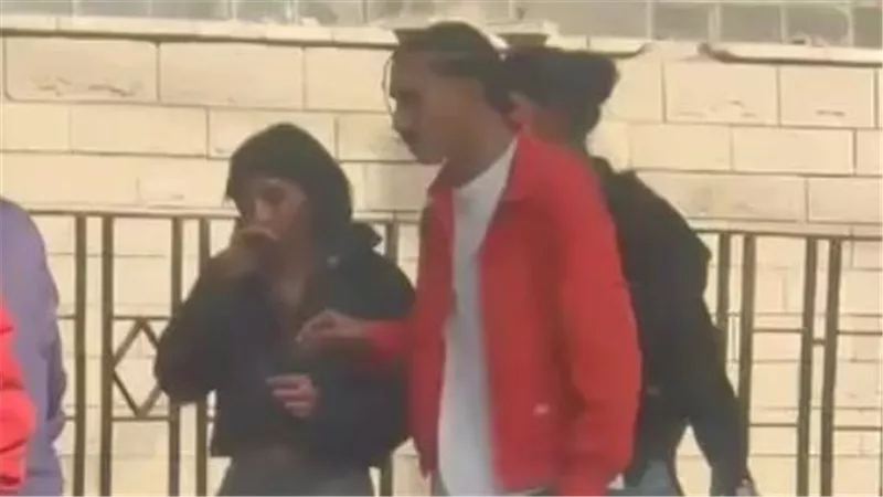 غضب بعد انتشار فيديو لأفعال فاضحة بين مجموعة شباب وفتاة في أحد شوارع القاهرة