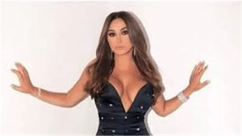  بالأحمر… إليسا تخطف الأنظار في أحدث ظهور | شاهد 
