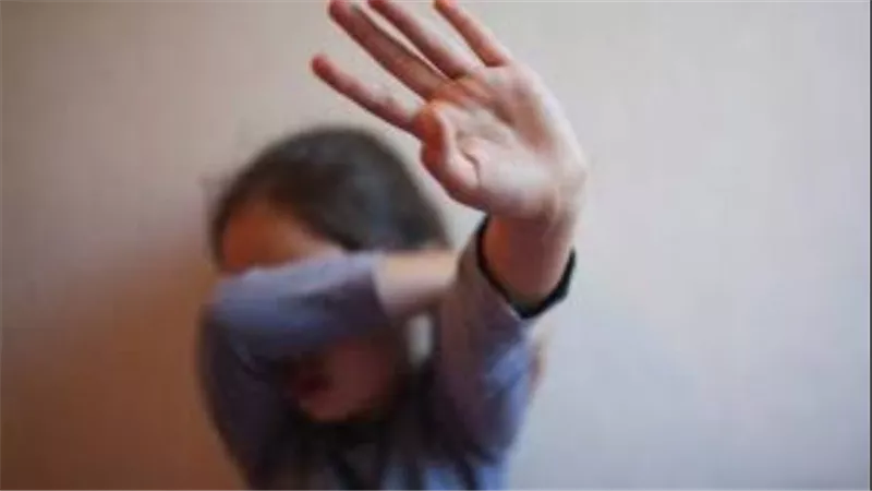  هددها بفضيحة.. التفاصيل الكاملة للحكم على المتهم بهتك عرض طفلة 