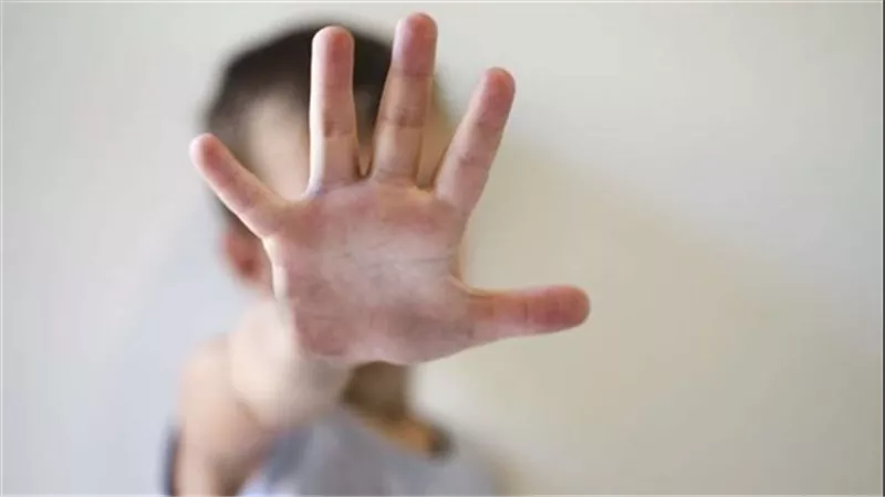 تفاصيل إحالة معلم بمدرسة خاصة في السويس إلى محكمة الجنايات بتهمة هتك عرض صغيرين