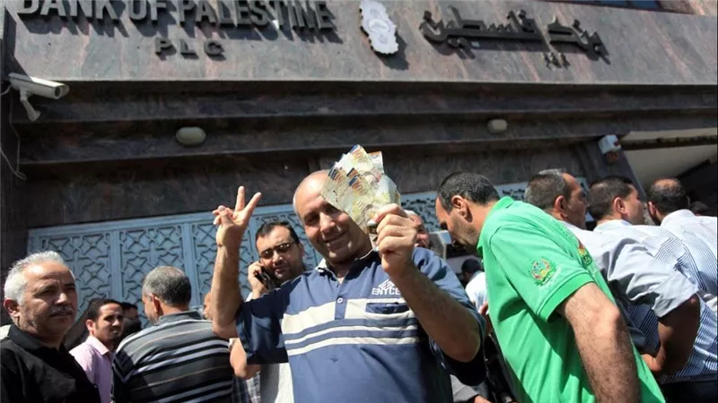 بين الاستحقاق الوطني والعدالة الشاملة: إصلاح نظام رواتب الأسرى والشهداء يشعل الجدل في مدن الضفة