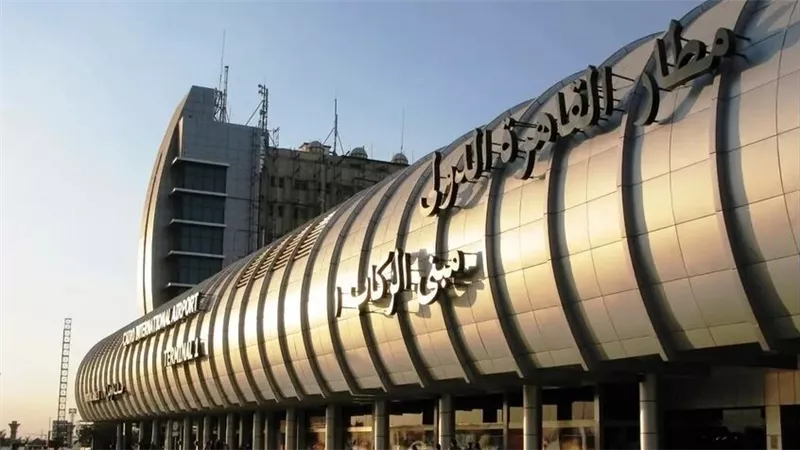 تفاصيل القبض على رجل أعمال سوري شهير هارب من 4 أحكام بمطار القاهرة 