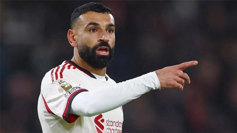 يهاجمونه بعنصرية.. كيف دافع جمهور ليفربول عن محمد صلاح؟