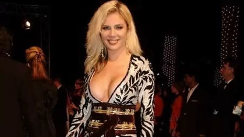 بالتايجر.. نيكول سابا تخطف الأنظار بإطلالة جديدة | شاهد