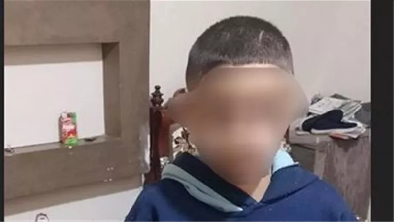 فقد النطق..مأساة الطفل أحمد ضحية تعذيب زوجة أبيه بالفيوم