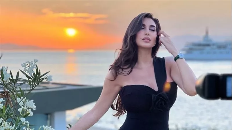 سعر صادم للحذاء.. ياسمين صبري تخطف الأنظار بإطلالة جديدة | شاهد
