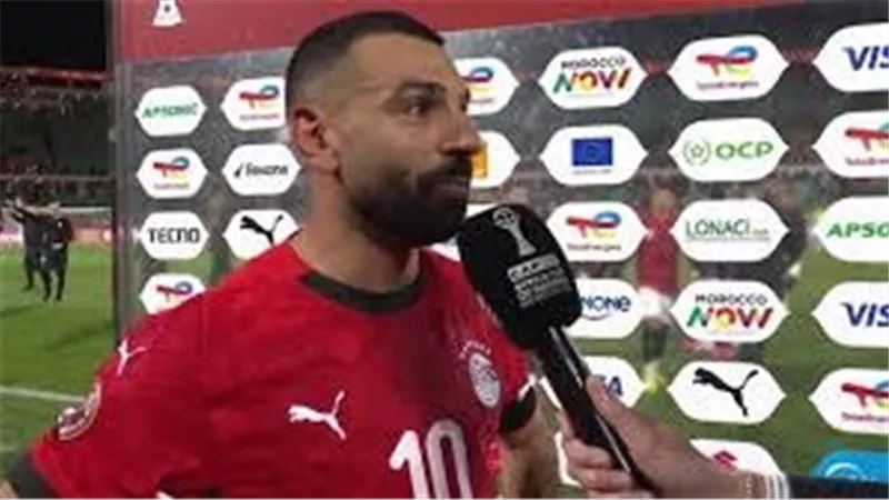 أثارت الجدل.. القصة الكاملة لأزمة تصريحات محمد صلاح عن لاعبي مصر | فيديو