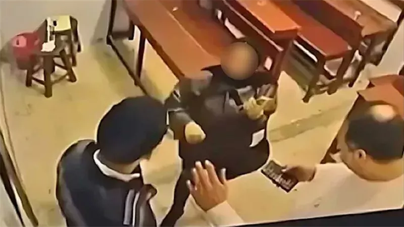حكاية فتاة البحيرة التي صفعت خطيبها.. كيف انتهى حب 4 سنوات بمحاضر وفضائح؟