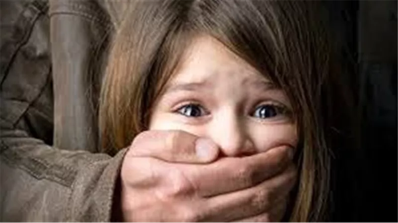 قبلتها وكنت بصالحها.. اعترافات مثيرة للمتهم بهتك عرض صغيرة بولاق