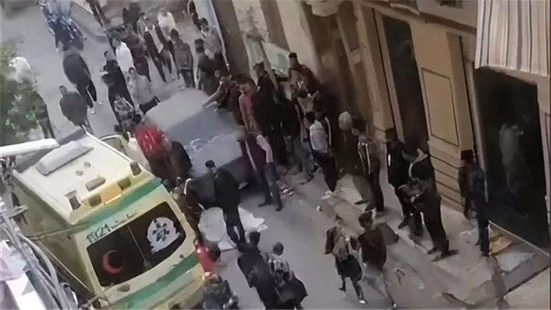 لم تحتمل فراقه.. تفاصيل مأساوية في سقوط أم وطفلها من الطابق الثامن بالإسكندرية