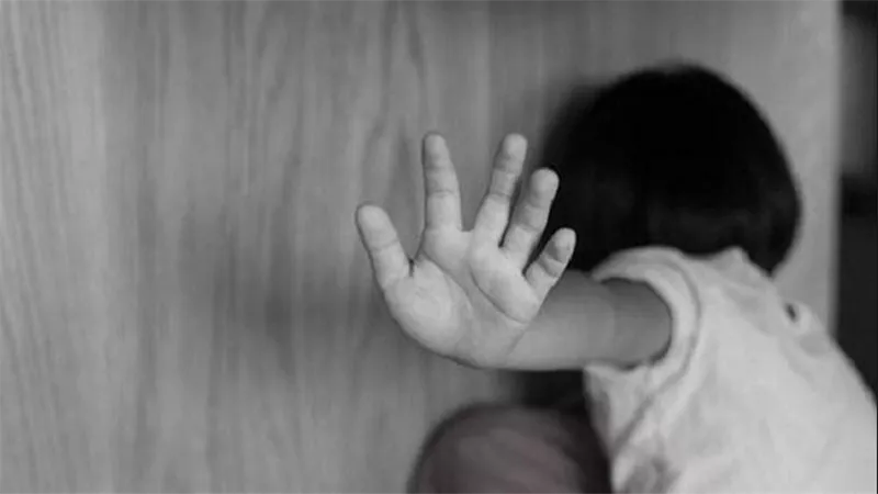 صديق الأب الكفيف.. تفاصيل صادمة في اتهام مسن و3 آخرين بهتك عرض طفلة بالشرقية