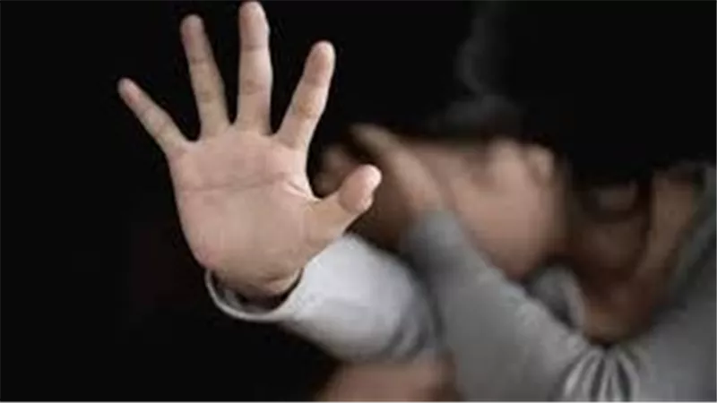 تفاصيل مثيرة.. علقة ساخنة لمتحرش بعد ملاحقته طفلة بالسلام