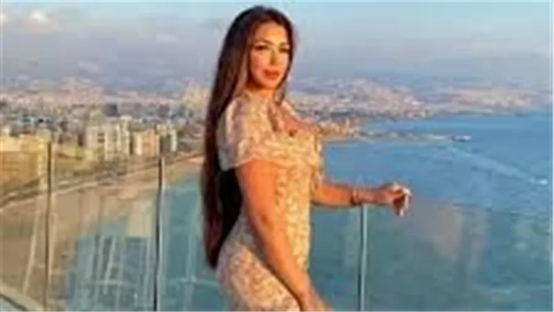 فستان قصير..سارة سلامة تخطف الأنظار بإطلالة جريئة | شاهد