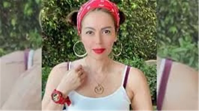 تعليق مثير من لقاء الخميسي على منتقدي تخليها عن كرامتها بعد مسامحتها لعبد المنصف 