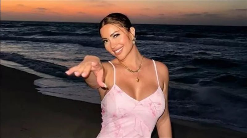 بالأحمر.. نسرين طافش تخطف الأنظار بهذه الإطلالة | شاهد