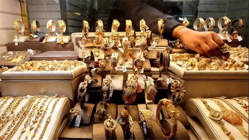 سعر الذهب اليوم الأحد 15-2-2026 مفاجأة جديدة