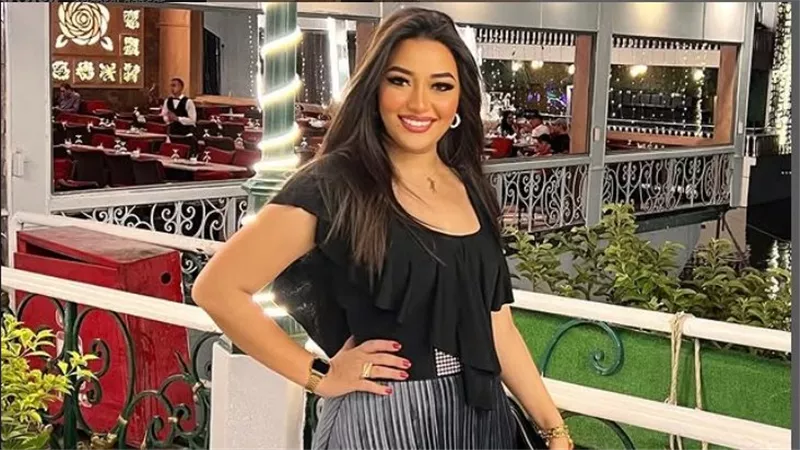 بالكاجوال.. رحمة محسن تثير ضجة بهذه الإطلالة | شاهد