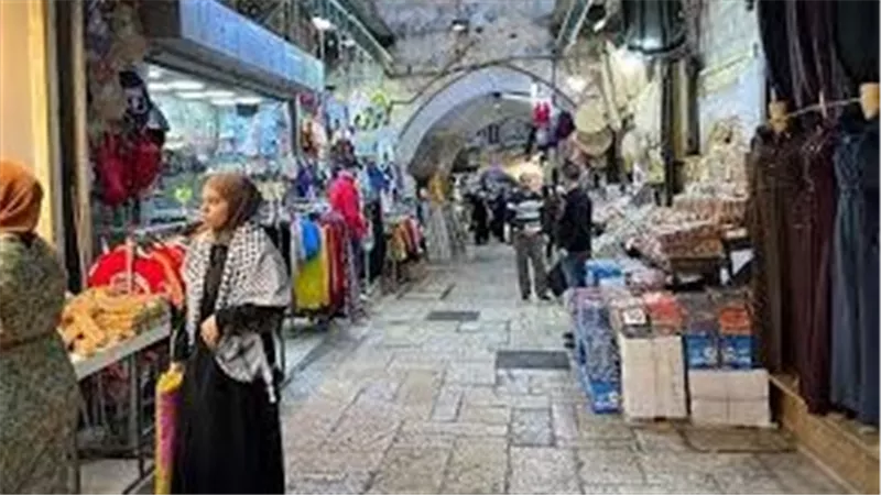 بين ترقب الموسم وخشية الغرامات: تجار القدس يواجهون تحذيرات مشددة مع حلول رمضان