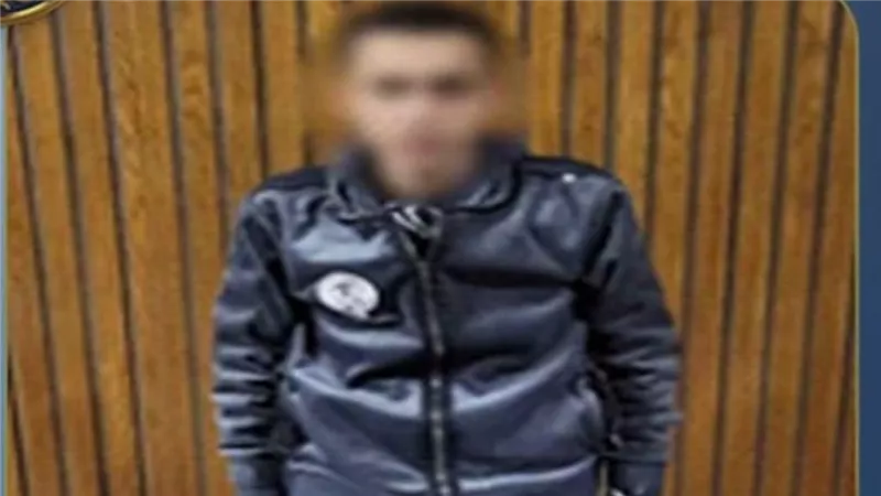 مدمن.. تفاصيل ضبط المتهم بتقييد والدته ومحاولة صعقها بالإسكندرية