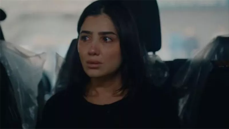 المشهد أصبح حقيقة.. وفاة والد مي عمر بعد يوم من رحيل أبيها في الست موناليزا