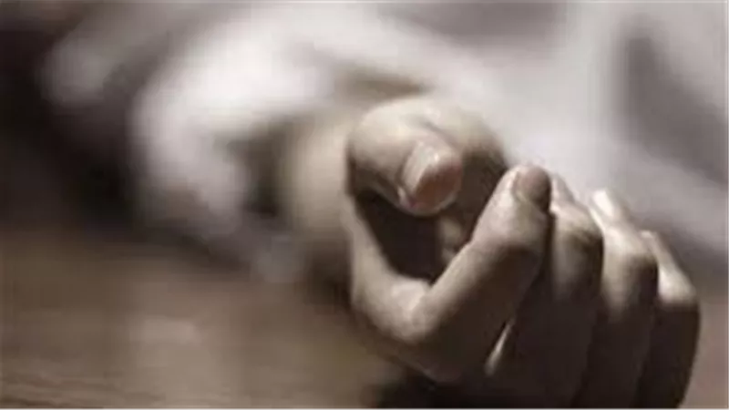 شك في سلوكها فضربها بماسورة حديد.. تفاصيل مأساوية في مقتل ربة منزل على يد زوجها بالسلام