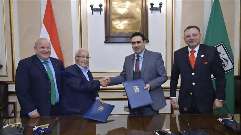 بروتوكول تعاون بين جامعة القاهرة وجمعية إنسان للتنمية الصحية والمجتمعية لإطلاق 50قافلة طبية للكشف على الأطفال في المناطق الأكثر احتياجًا