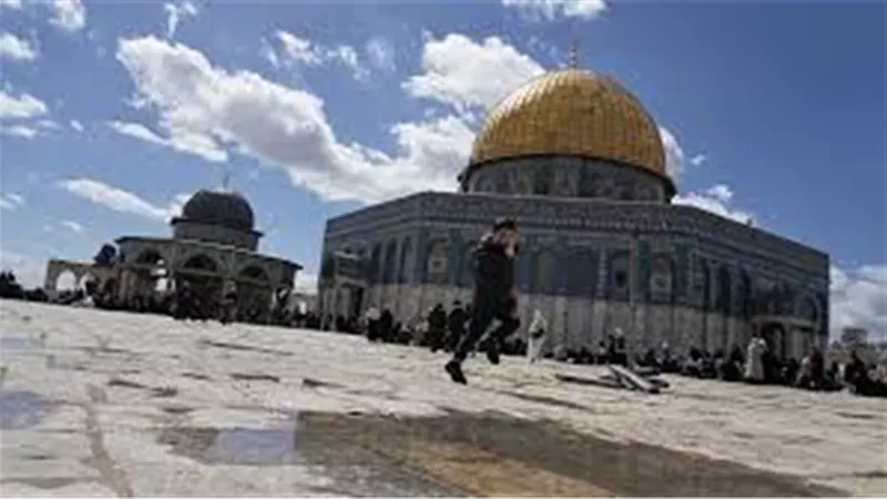 أبوابٌ مغلقة وقلوبٌ معلقة: كيف حرمت الصواريخ الإيرانية المقدسيين من وداع رمضان في الأقصى؟