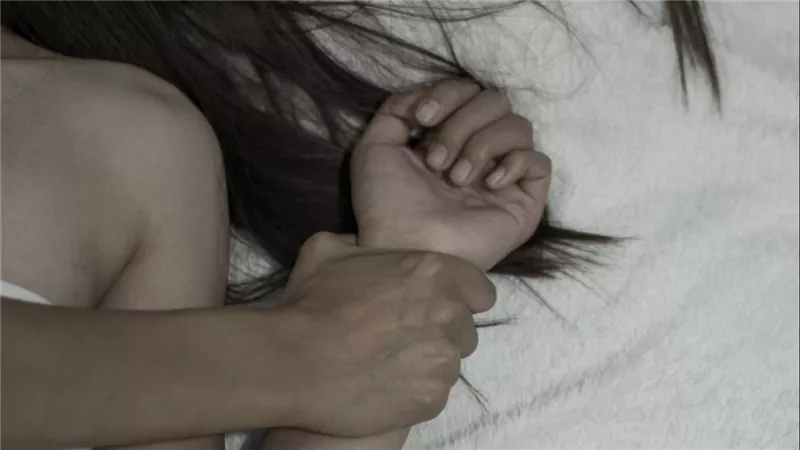 هتك عرضها وهددها.. تفاصيل الحكم على سائق اعتدى على ابنته بالإسكندرية