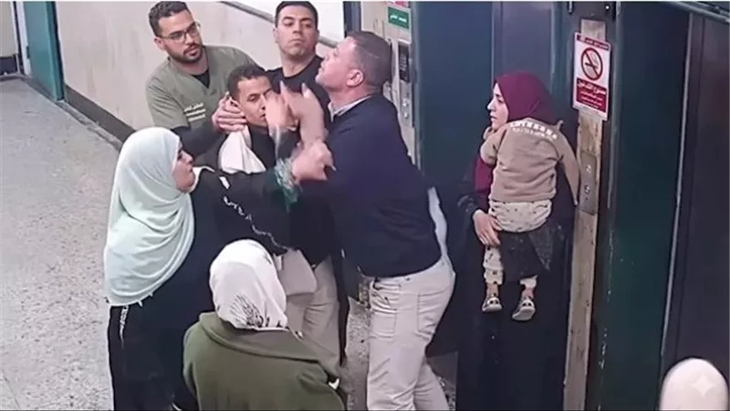 من مشادة إلى اعتداء.. كواليس ليلة قاسية داخل مستشفى الباجور والضحية طبيب جراحة