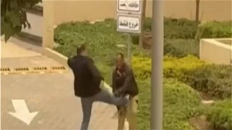 بعد حكم حبسه سنة.. تطور قضائي جديد بشأن المتهم بالاعتداء على فرد الأمن بكمبوند التجمع 