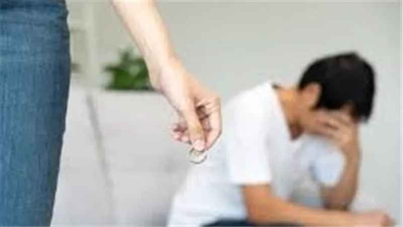 مش عايز يصبغ شعره.. شروق تطلب خلع زوجها في محكمة الأسرة