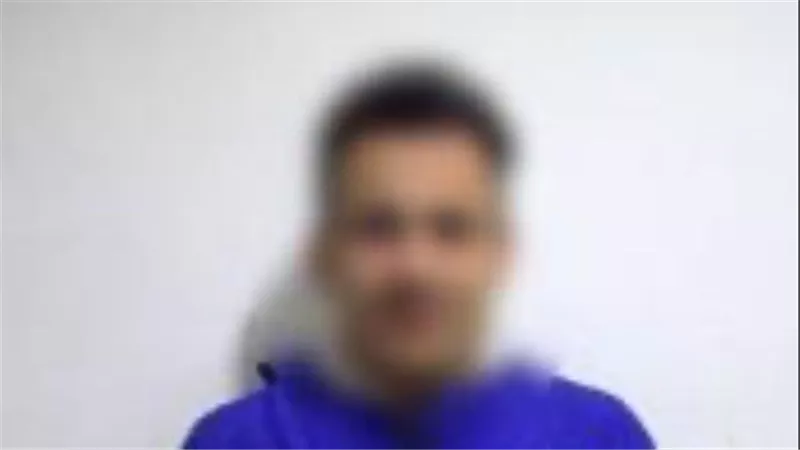  هددها وصورها عارية.. تفاصيل القبض على المتهم باقتحام منزل طالبة بأكتوبر 