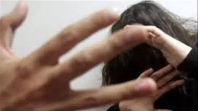 دخل عليا غرفة نومي وقلعني هدومي وصورني.. ماذا قالت طالبة أكتوبر في اعتداء عامل عليها؟ 