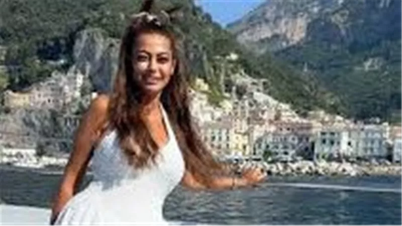 أسود قصير.. داليا مصطفى تثير ضجة بإطلالة جريئة | شاهد
