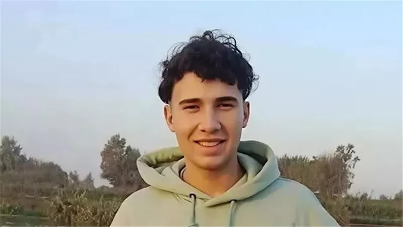 مات اللي بيصرف علينا.. انهيار والدة ضحية حادث كفر داوود بالمنوفية 