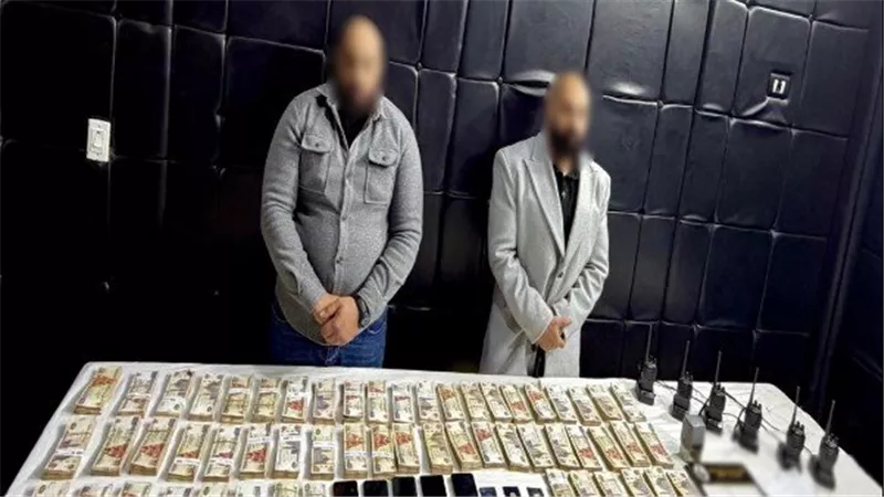  أجهزة لاسلكى ومبالغ مالية.. تفاصيل القبض على شخصين إدعيا القدرة على إنهاء المنازعات