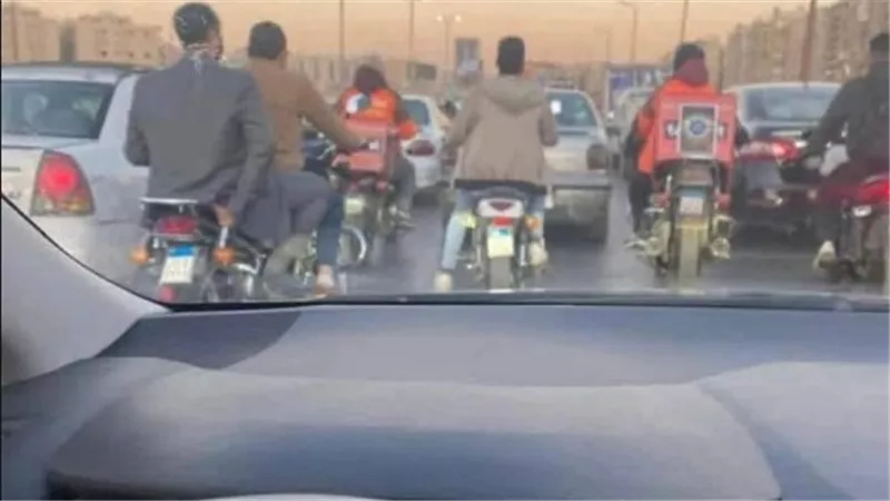 مش كل حاجة نحولها لغنى وفقير.. تعليق مثير من حسن المستكاوى بعد صورة الموتوسيكلات