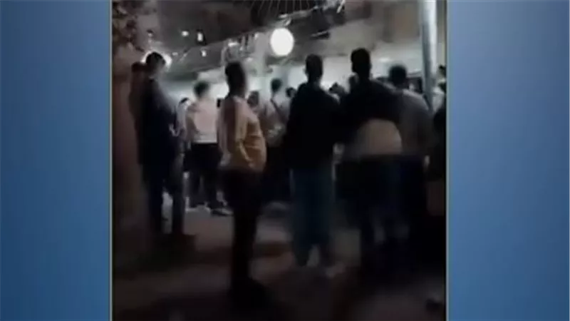 التفاصيل الكاملة لمشاجرة بين ركاب داخل محطة مترو الزيتون | فيديو