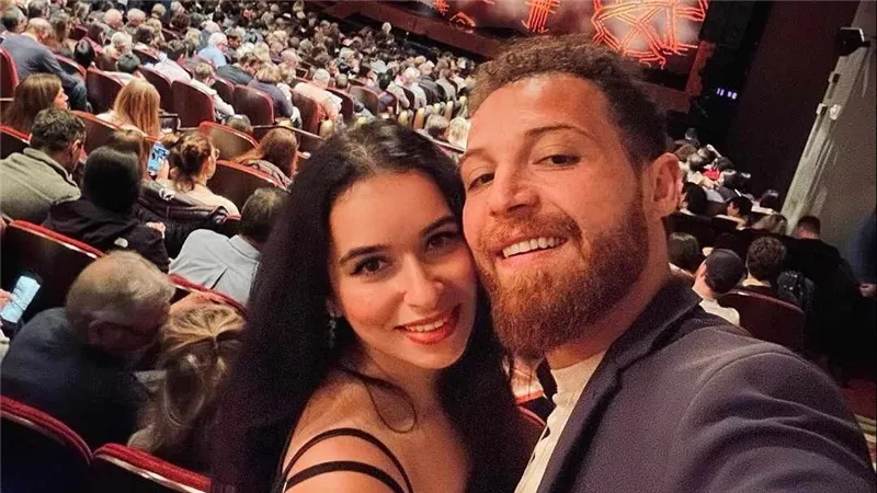  بعد ظهور سيدة أخرى بملابسها الخاصة.. محضر جديد من زوجة الفنان محمود حجازي | شاهد 
