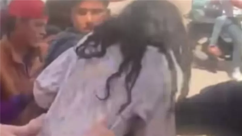 عاوزة تموتني.. فحص فيديو صادم لسيدة تطارد طفلا بأكتوبر