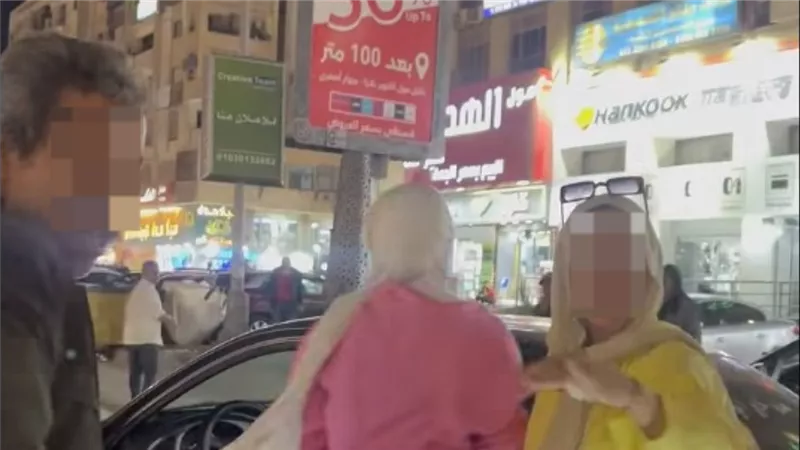 سباب واعتداء جسدي.. تفاصيل مشاجرة الفتاة والشباب بأكتوبر 