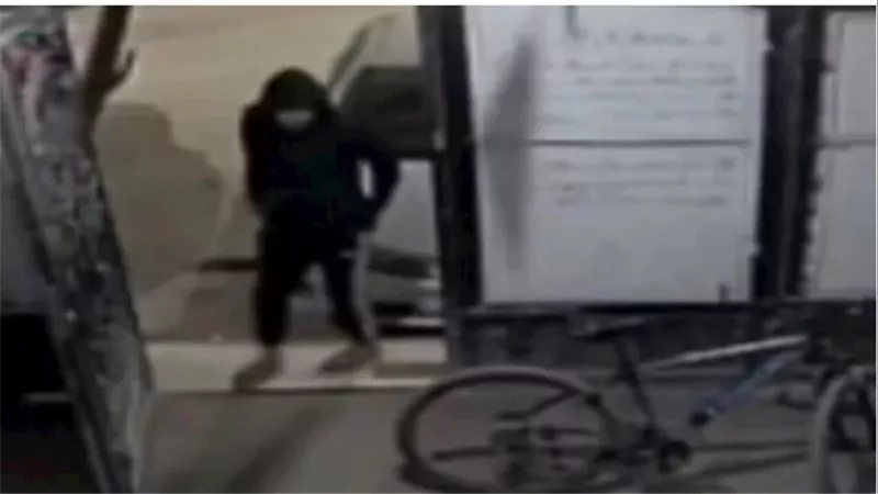 الكاميرات فضحته.. تفاصيل سقوط 