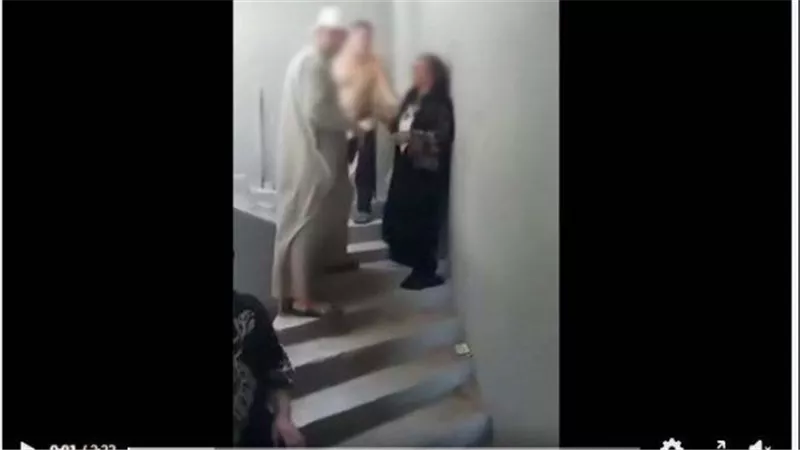 لقطات صادمة..تفاصيل القبض على المتهم بالتعدي على طليقته بالدقهلية | فيديو