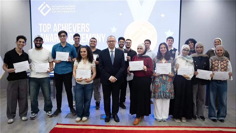 تكريم 72 من الطلاب المتفوقين بجامعة مصر للمعلوماتية.. واحتضان 12 طالب قطعت الوكالة الامريكية للتنمية منحهم