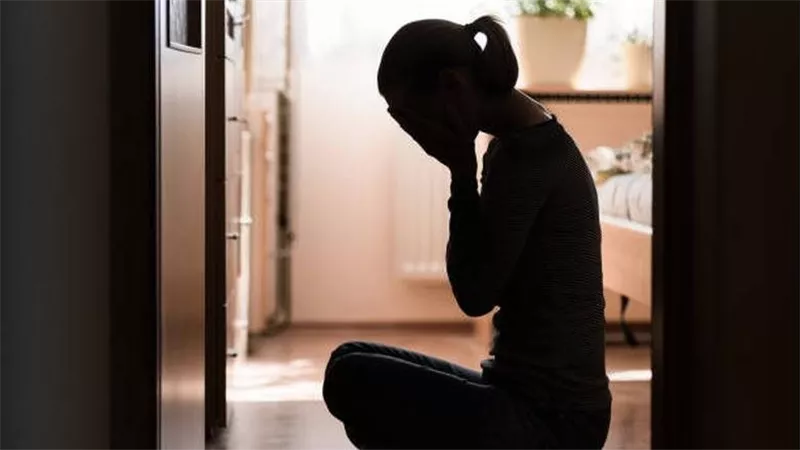 كان هيرمي ابني من الشباك.. هاجر تطلب خلع زوجها بسبب فلوس الكيف