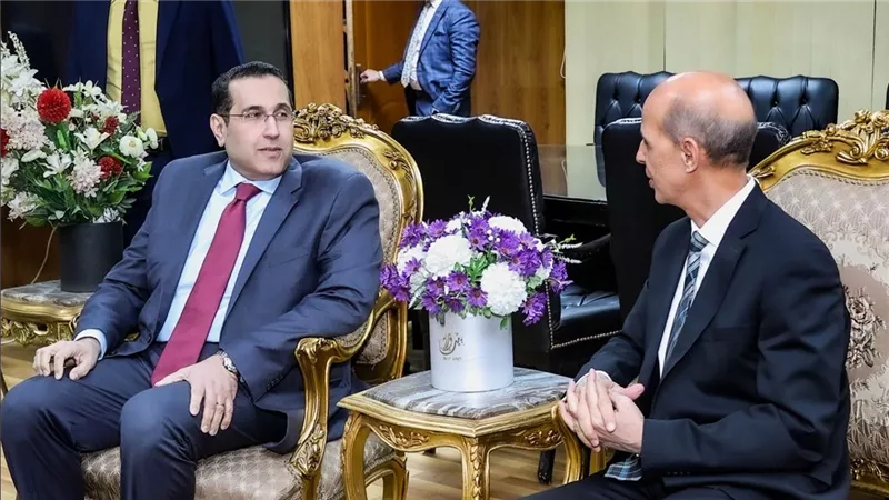 رئيس الجامعة المصرية للتعلم الإلكتروني الأهلية يبحث سبل تعزيز التعاون الأكاديمي مع جامعة بني سويف