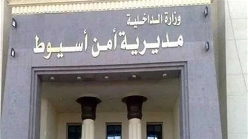 أشعل النار فيهم أثناء النوم.. عاطل يصيب زوجته ووالدتها و5 أطفال بحروق في أسيوط