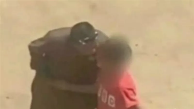 بيحضنهم ويبوسهم.. تفاصيل مثيرة عن فيديو صغار مدينة العبور 