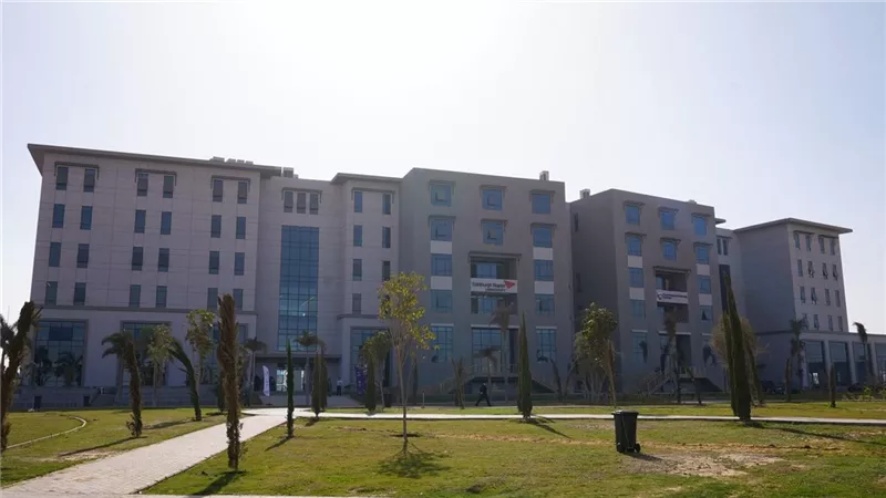 فتح باب القبول بجامعتي كوين مارجريت وأدنبرة نابيير بالعاصمة الجديدة للعام الدراسي 2026 -2027