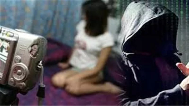 ابتزاز بفيديوهات مخلة.. تفاصيل إحالة طليقة حفيد أغنى عائلة عربية وصديقتها للجنايات